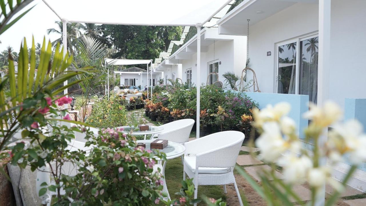 Whiteflower Resort Morjim Exterior foto