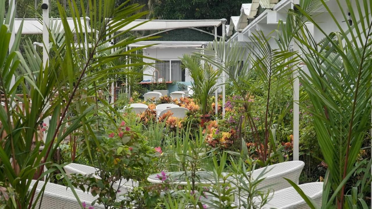 Whiteflower Resort Morjim Exterior foto