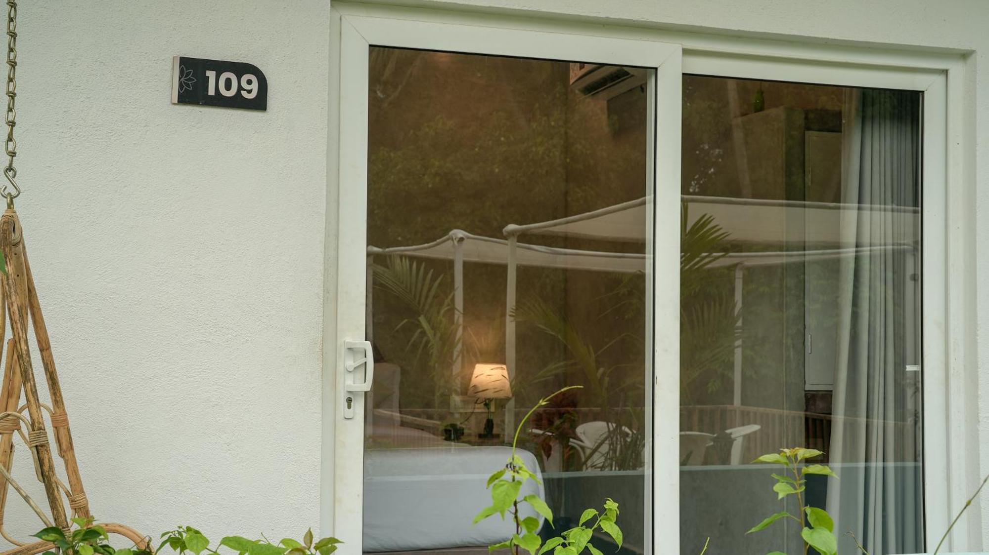 Whiteflower Resort Morjim Exterior foto