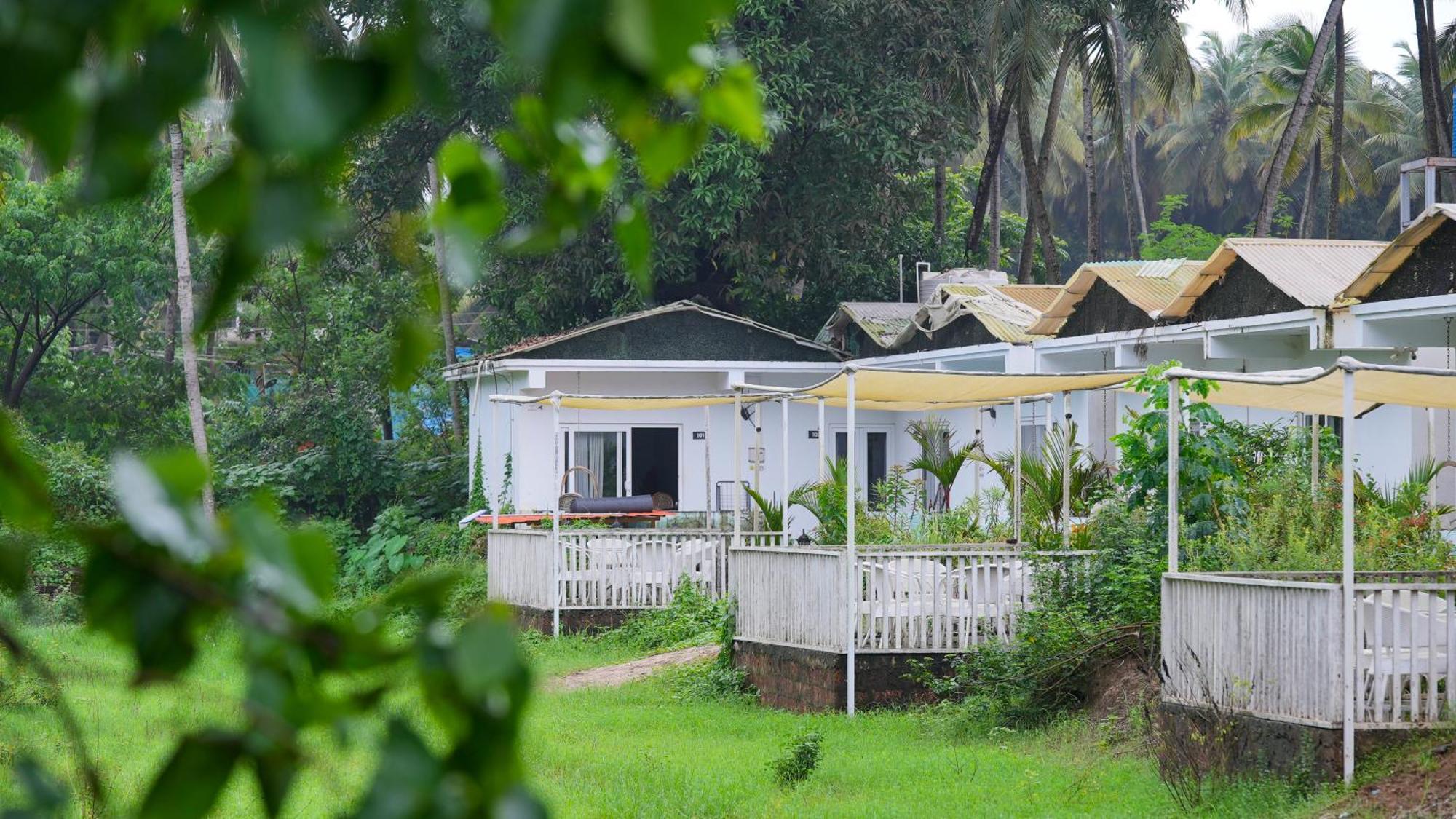 Whiteflower Resort Morjim Exterior foto